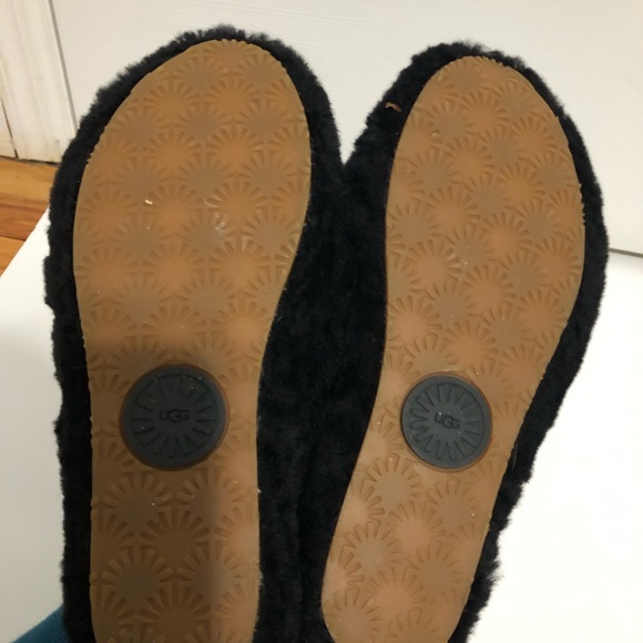 Women’s Black Ugg Slippers open toe with Logo straps size 8 loungewear fuzzy - Picture 3 of 14